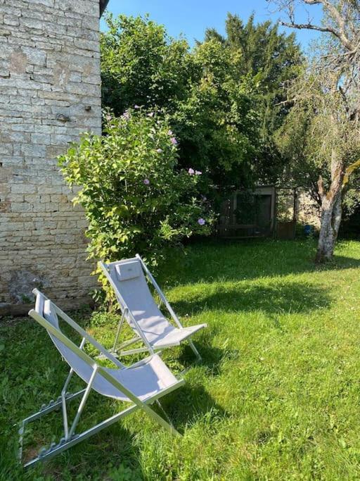 Gite L'Atelier D'Emile Baigneux-les-Juifs Bagian luar foto